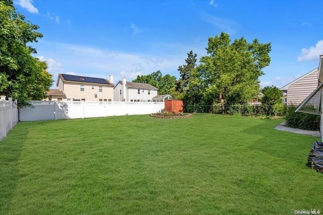 1002 Eglon Court, North Merrick, NY 11566