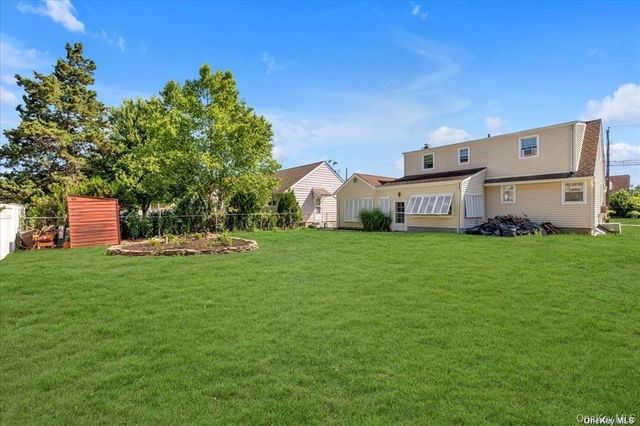 1002 Eglon Court, North Merrick, NY 11566
