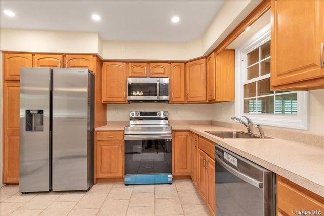 1002 Eglon Court, North Merrick, NY 11566
