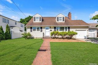 1002 Eglon Court, North Merrick, NY 11566