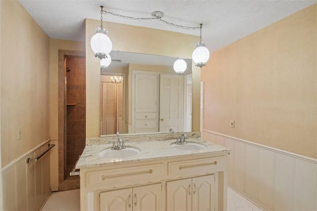 2216 Laneway Drive, Oklahoma City, OK 73159