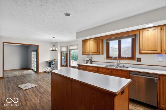 902 Saint Andrews Drive, Avon, IN 46123