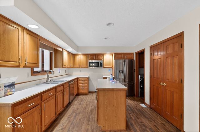 902 Saint Andrews Drive, Avon, IN 46123