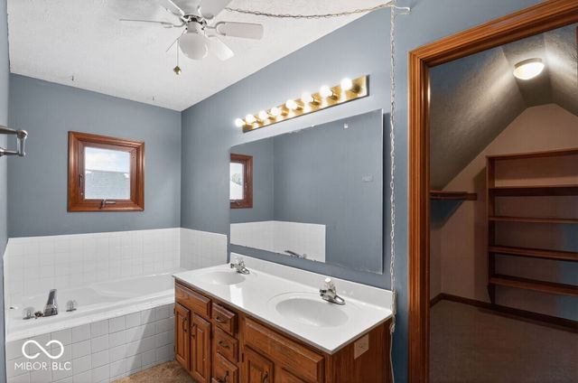 902 Saint Andrews Drive, Avon, IN 46123