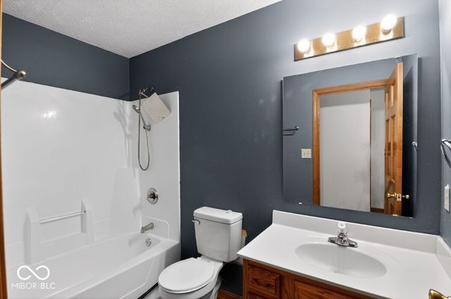 902 Saint Andrews Drive, Avon, IN 46123