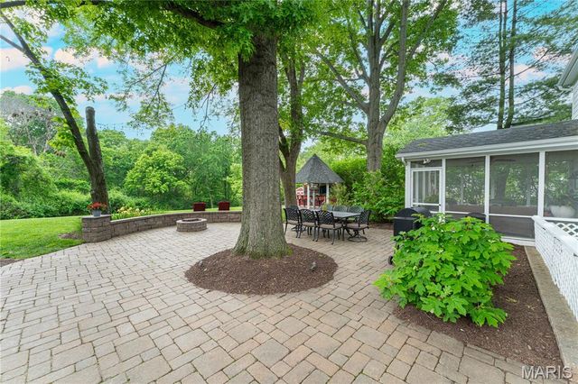13622 Peacockfarm Road, St Louis, MO 63131