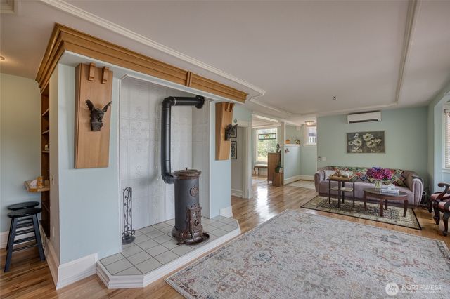 209 Ferry Street, South Bend, WA 98586