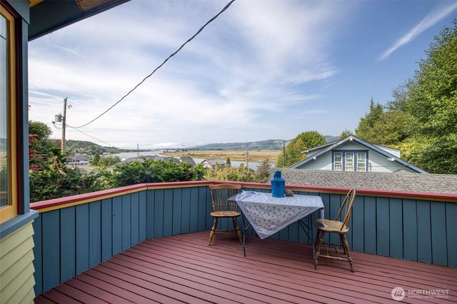 209 Ferry Street, South Bend, WA 98586