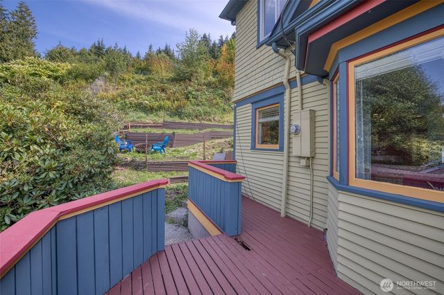 209 Ferry Street, South Bend, WA 98586