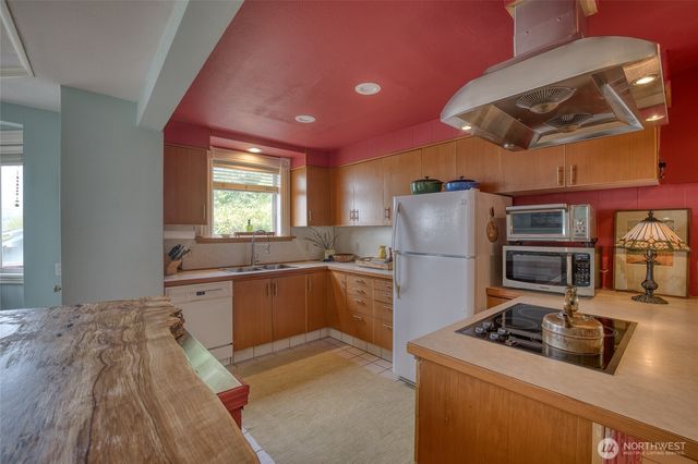 209 Ferry Street, South Bend, WA 98586
