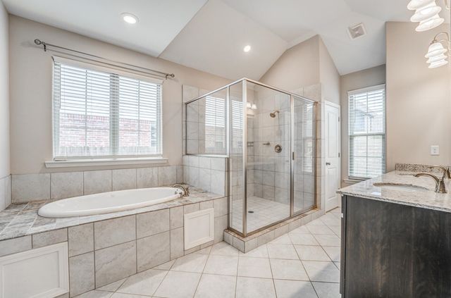 360 WHISPERING CREEK DR, Oakland, TN 38060