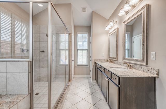 360 WHISPERING CREEK DR, Oakland, TN 38060