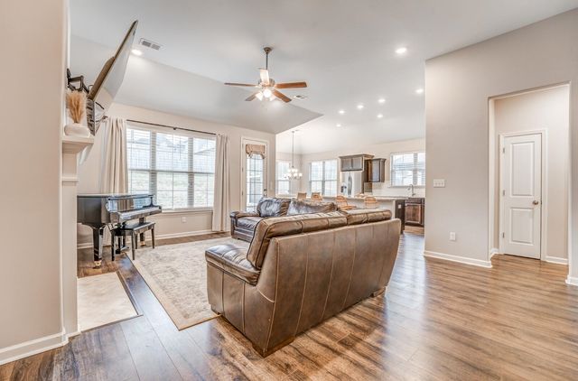 360 WHISPERING CREEK DR, Oakland, TN 38060