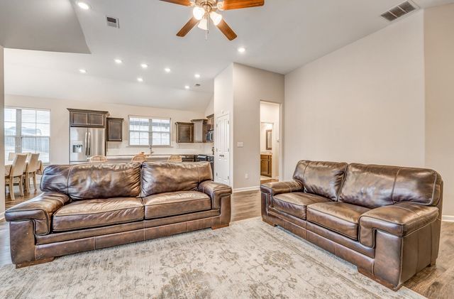 360 WHISPERING CREEK DR, Oakland, TN 38060