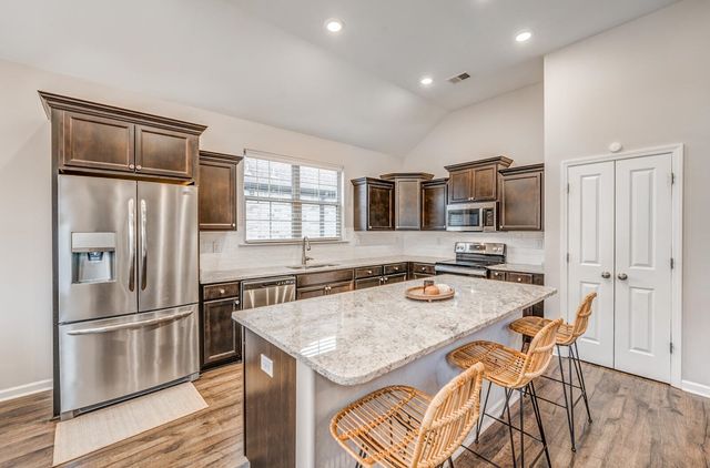 360 WHISPERING CREEK DR, Oakland, TN 38060