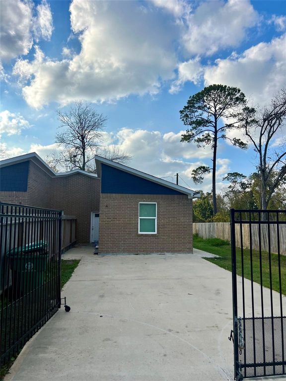 9811 Leath Street A, Houston, TX 77093