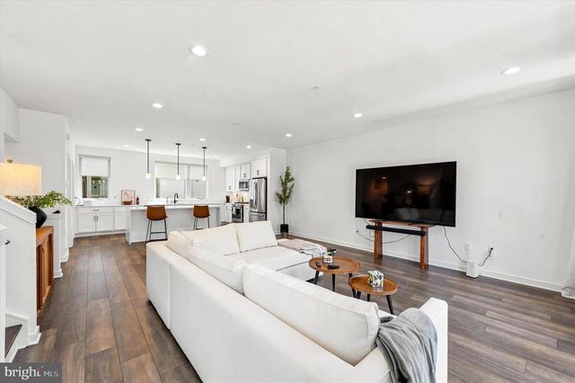 3005 BIRCHVIEW WALK, Philadelphia, PA 19125