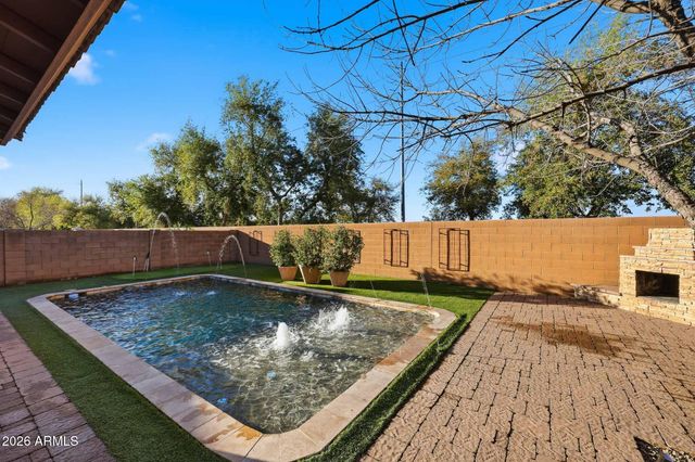 15764 W SHAW BUTTE Drive, Surprise, AZ 85379