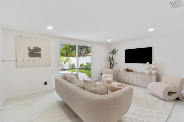 2110 NE 54th St, Fort Lauderdale, FL 33308