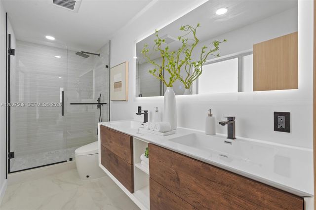 2110 NE 54th St, Fort Lauderdale, FL 33308