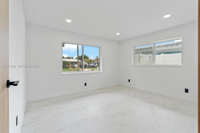 2110 NE 54th St, Fort Lauderdale, FL 33308