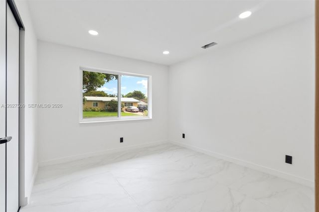 2110 NE 54th St, Fort Lauderdale, FL 33308