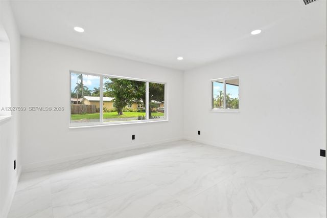 2110 NE 54th St, Fort Lauderdale, FL 33308
