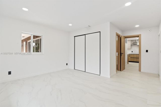 2110 NE 54th St, Fort Lauderdale, FL 33308