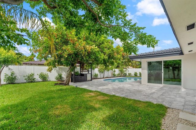 2110 NE 54th St, Fort Lauderdale, FL 33308