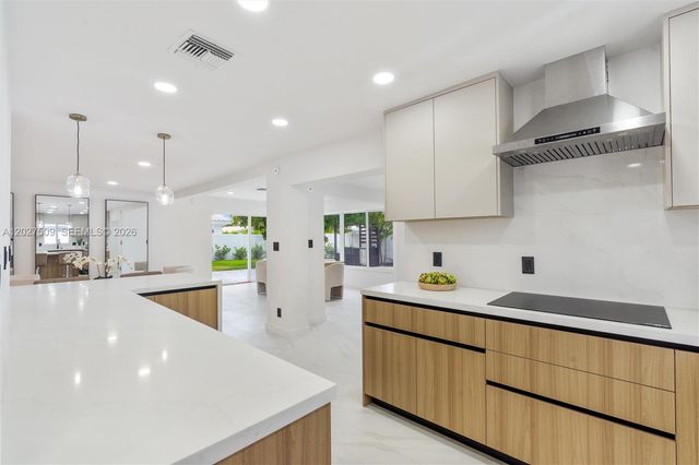 2110 NE 54th St, Fort Lauderdale, FL 33308