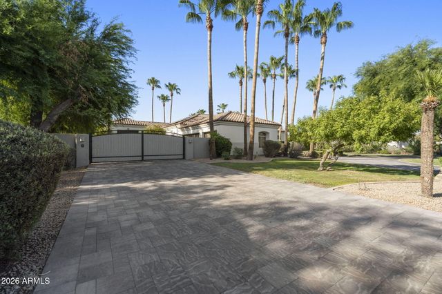 2656 E Taurus Place, Chandler, AZ 85249