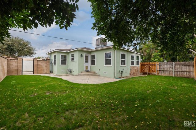 1505 Stockton Avenue, Bakersfield, CA 93308