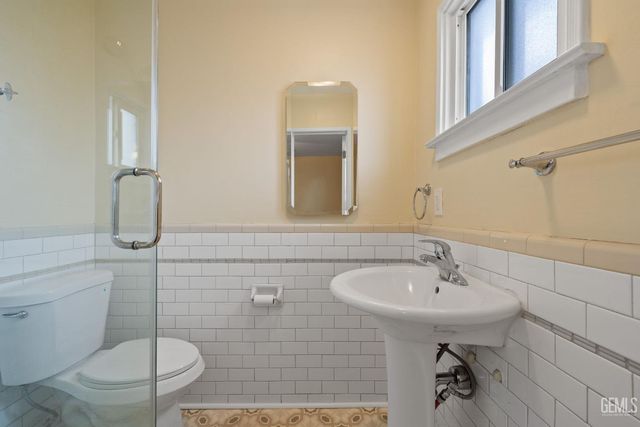 1505 Stockton Avenue, Bakersfield, CA 93308