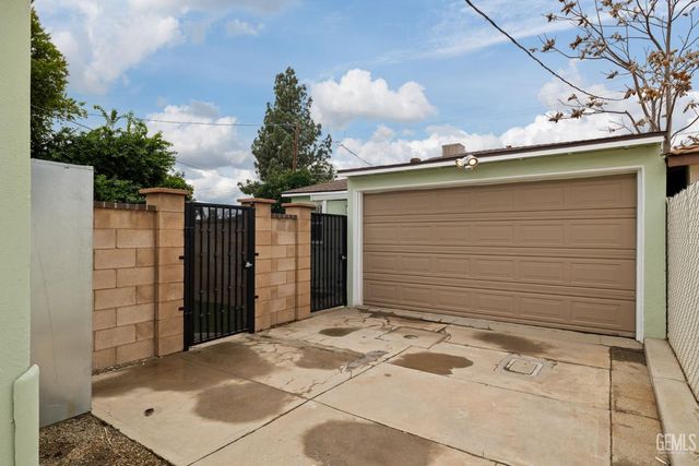 1505 Stockton Avenue, Bakersfield, CA 93308