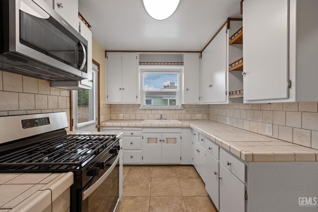 1505 Stockton Avenue, Bakersfield, CA 93308