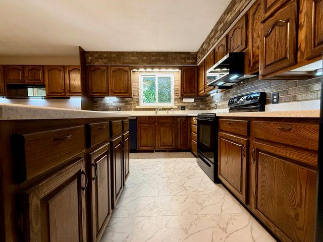 5012 Tressa Drive, Lansing City, MI 48910