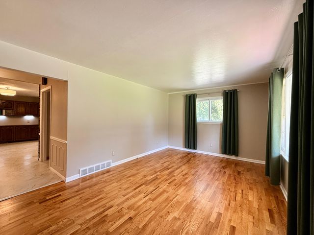 5012 Tressa Drive, Lansing City, MI 48910