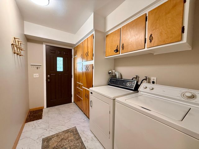 5012 Tressa Drive, Lansing City, MI 48910