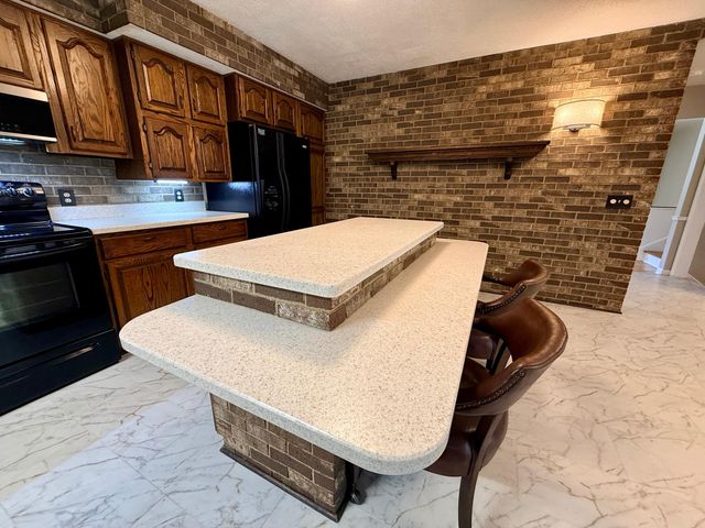 5012 Tressa Drive, Lansing City, MI 48910