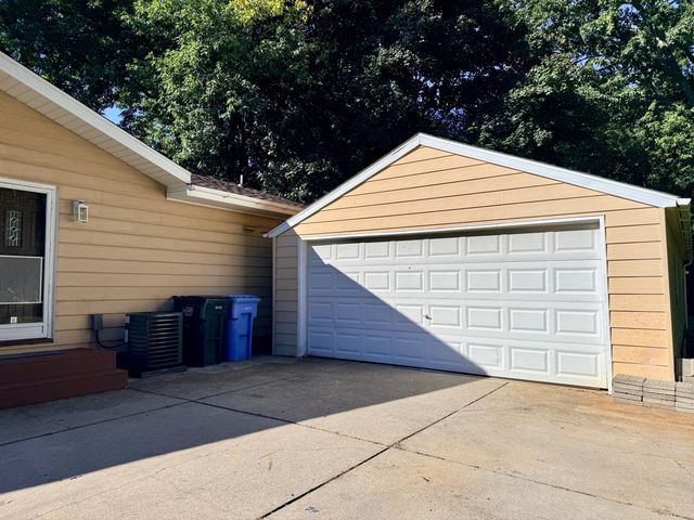 5012 Tressa Drive, Lansing City, MI 48910