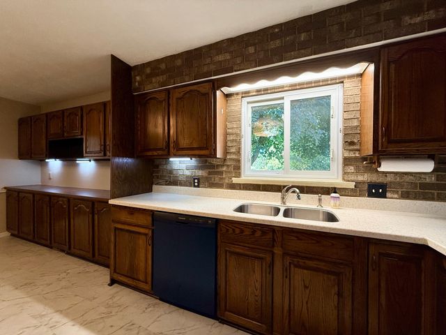 5012 Tressa Drive, Lansing City, MI 48910