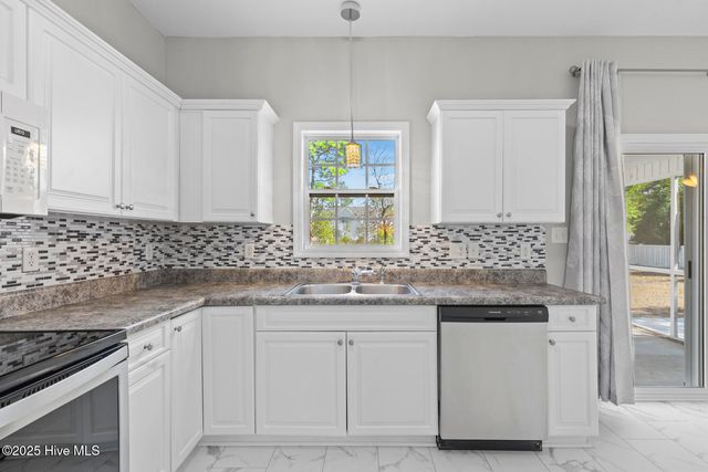 102 Bobwhite Circle, Cape Carteret, NC 28584