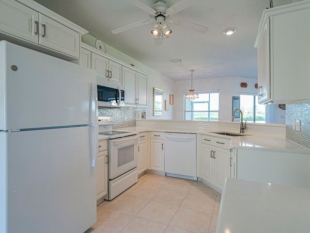 3223 S Lakeview Circle 20-8, Hutchinson Island, FL 34949