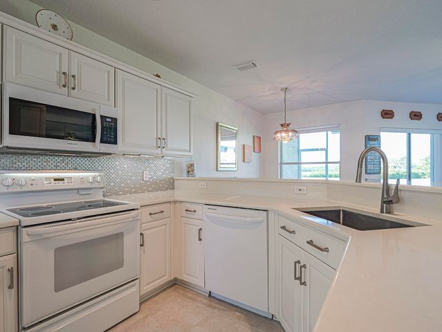 3223 S Lakeview Circle 20-8, Hutchinson Island, FL 34949