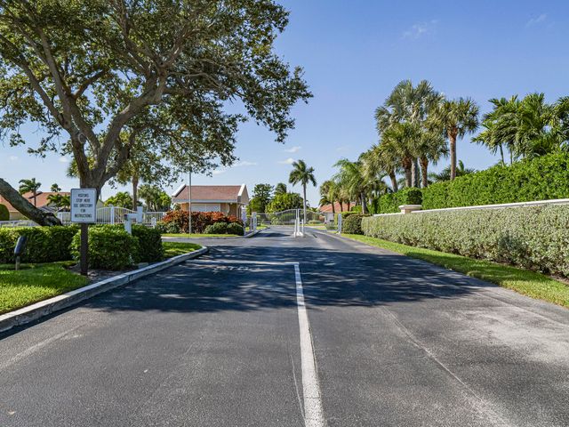 3223 S Lakeview Circle 20-8, Hutchinson Island, FL 34949