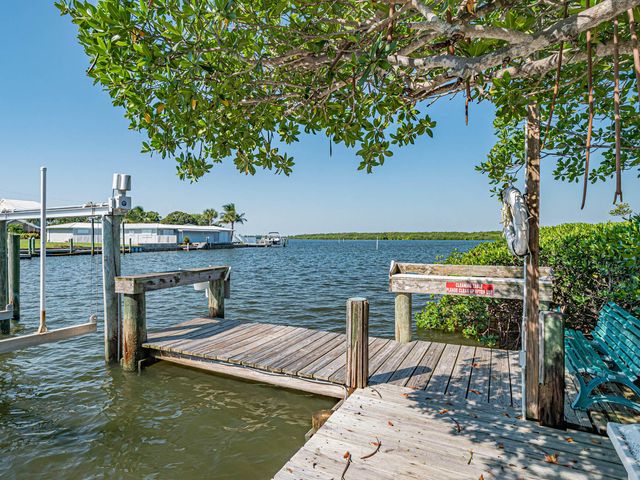 3223 S Lakeview Circle 20-8, Hutchinson Island, FL 34949