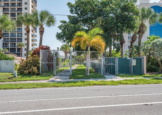 3223 S Lakeview Circle 20-8, Hutchinson Island, FL 34949