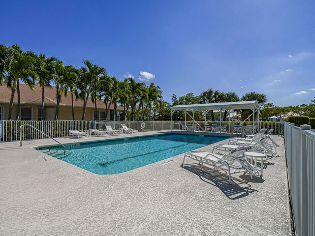 3223 S Lakeview Circle 20-8, Hutchinson Island, FL 34949