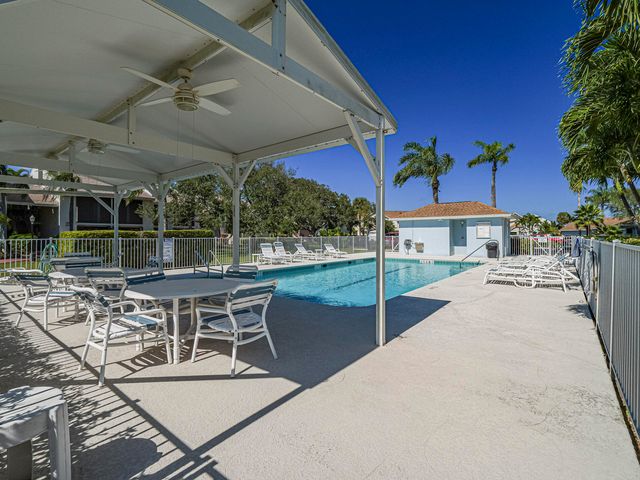 3223 S Lakeview Circle 20-8, Hutchinson Island, FL 34949