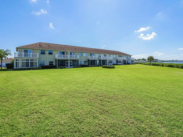 3223 S Lakeview Circle 20-8, Hutchinson Island, FL 34949